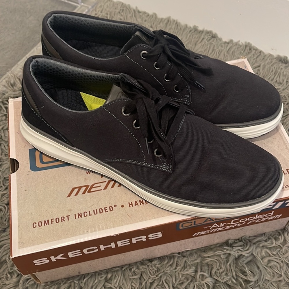 Skechers Classic Air-Cooled Memory Foam